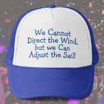 Boné Entusiasta de Iate ou de Navegação<br><div class="desc">Citação à vela num chapéu. Não podemos direcionar o vento, mas podemos ajustar a vela! Chapéu à vela. Presente para um marinheiro ou um caçador.</div>