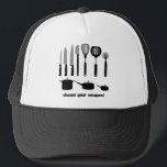 Boné escolha sua arma<br><div class="desc">Escolha sua arma! Aventais do cozinhar, camisas, camisas das camisetas e presentes engraçados e divertidos para o cozinheiro, o cozinheiro chefe e o perito do assado. Utensílios de cozinhar cómicos com potes, facas, espátula e mais. Os aventais bonitos e legal e os presentes do cozinheiro para o Natal, os aniversários...</div>