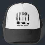 Boné escolha sua arma<br><div class="desc">Escolha sua arma! Aventais do cozinhar, camisas, camisas das camisetas e presentes engraçados e divertidos para o cozinheiro, o cozinheiro chefe e o perito do assado. Utensílios de cozinhar cómicos com potes, facas, espátula e mais. Os aventais bonitos e legal e os presentes do cozinheiro para o Natal, os aniversários...</div>