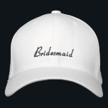 Boné Esportes Modernos Elegantes Bridesmaid Bachelorett<br><div class="desc">Bonita,  esportiva,  elegante "Bridesmaid" escrita em roteiro de caligrafia negra. Adição divertida ao seu janto de ensaio,  festa de solteira ou chá de panela. Lembmento moderno de manutenção do casamento.</div>