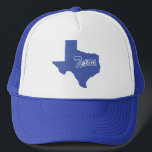 Boné Estado Do Texas Shape Trucker Hat<br><div class="desc">Mostre seu orgulho de casa com essas t-shirts e outros itens que têm um esboço do estado do Texas com o nome dentro da forma.</div>