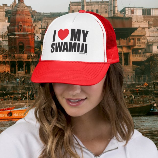 Boné Eu Amo Meu Swamiji - Yoga Espiritual (Woman in Red Trucker Hat that says "I Love My Swamiji" with red heart, background India scene)