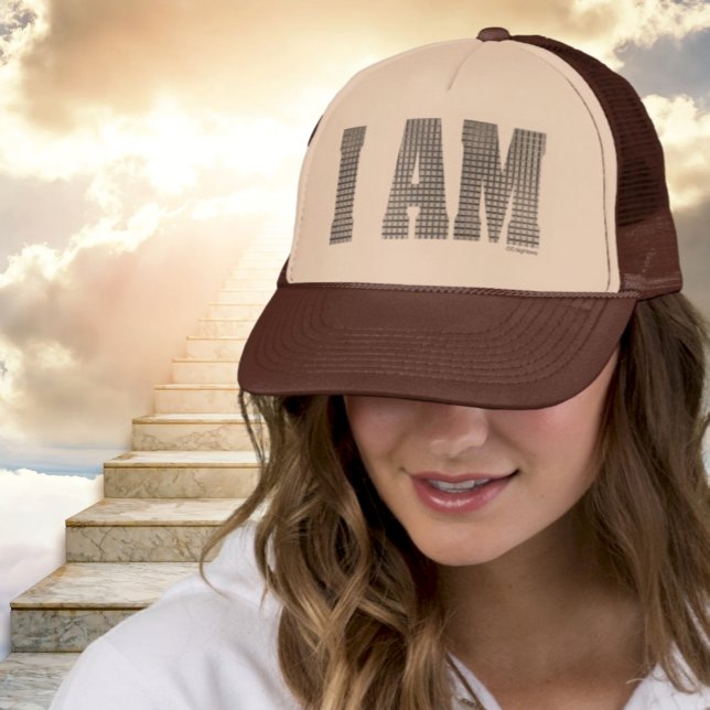 Boné Eu sou o Trucker Hat - Nova Era Espiritual (Woman wearing tan/brown Trucker Hat that says I AM in faux silver metallic. Heavenly staircase)