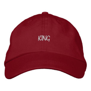 Boné Exibindo a palavra King finamente na parte frontal