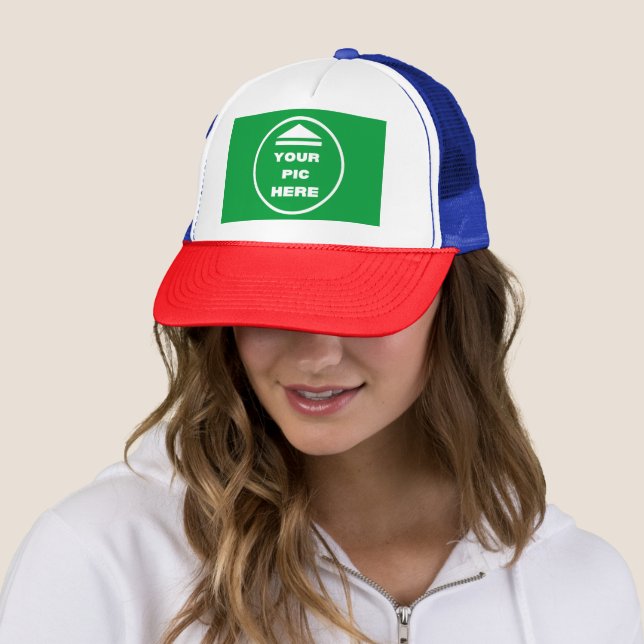 Boné FÁCIL! Trucker Hat - Azul Branco Vermelho - Person (In Situ)