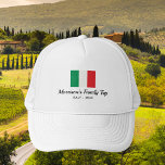 Boné Família Correspondente Itália Trip Sinalizador Ita<br><div class="desc">Viajar para a Itália com sua família ou um grupo de viagem? Então esse chapéu é perfeito - design apresenta a bandeira italiana e duas linhas de texto personalizado. Adicione seu nome de família ou grupo, data de férias ou qualquer texto personalizado. Simples e clássico - o chapéu perfeito para...</div>