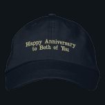 Boné Feliz Aniversário Personalizado para Vocês Dois Ch<br><div class="desc">Este boné de algodão marinho apresenta a mensagem sentida "Feliz aniversário para vocês dois", fazer um presente pensativo para casais celebrando seu dia especial. O texto é perfeitamente bordado para um aspecto e um sentimento especiais. O boné é projetado para conforto com uma pulseira ajustável, garantindo um ajustado perfeito para...</div>