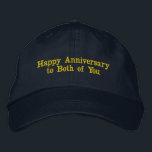 Boné Feliz Aniversário Personalizado para Vocês Dois Ch<br><div class="desc">Este boné de algodão marinho apresenta a mensagem sentida "Feliz aniversário para vocês dois", fazer um presente pensativo para casais celebrando seu dia especial. O texto é perfeitamente bordado para um aspecto e um sentimento especiais. O boné é projetado para conforto com uma pulseira ajustável, garantindo um ajustado perfeito para...</div>