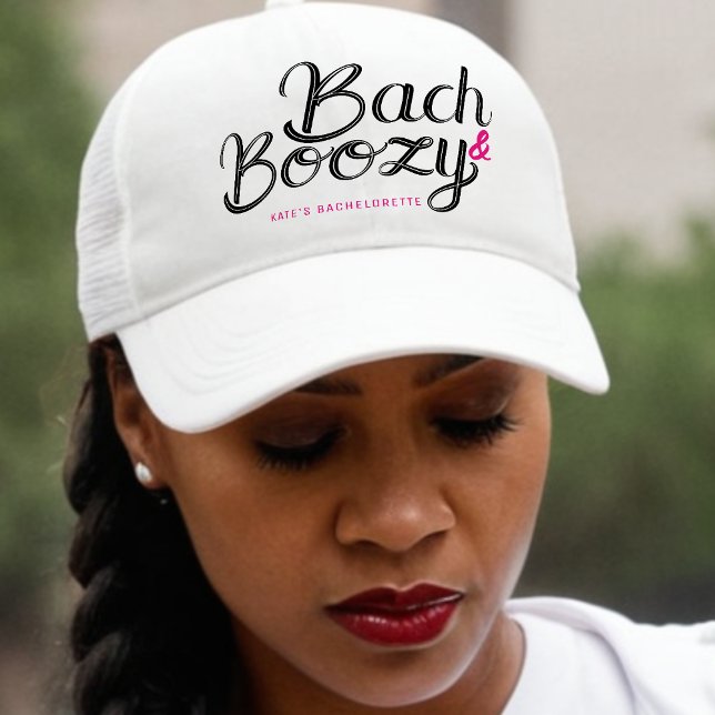 Boné Festa de Despedida de Solteira Bach & Boozy Branca (Bach & Boozy White & Pink Bachelorette Party Trucker Hat
)