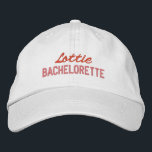 Boné Festa de Noiva Rosa e Vermelha<br><div class="desc">Nome do script vermelho com uma descrição rosa de "Bachelorette" bordado do boné de chapéu de baseball.</div>