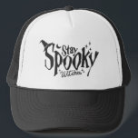 Boné Fique Feliz Bruxas Bruxas Bruxas Halloween Engraça<br><div class="desc">Evoque o encantamento do Dia das Bruxas com as nossas camisetas engraçadas de "Mestras Loucas". Mergulhe num mundo de humor e estilo estranho, enquanto celebra a estação mais assustadora. Celebre a temporada com uma reviravolta de humor, fazer declaração que é simultaneamente estranha e divertida. Uma adição de feitiçaria ao seu...</div>