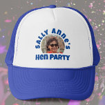 Boné Foto do Partido Hen da Senhora<br><div class="desc">Para celebrar um Festa Hen. Projetado para alguém que está tendo um "Festa Hen"! O chapéu de senhora com sua foto, escolha de nome e redação de festa. Boné da Festa Hen. Adicione o nome da pessoa cuja parte é, e também a sua fotografia. boné de beisebol festa de solteira....</div>