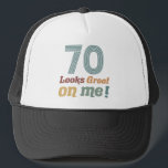 Boné Funny Vintage 70 Birthday<br><div class="desc">Uma ideia de presente de excelente aniversário para homens e mulheres que sabem que parecem excelentes à medida que envelhecem! Um presente de gag de aniversário engraçado para sua mãe, pai, vovó, avô, irmão ou amigo.</div>