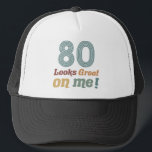 Boné Funny Vintage 80 Birthday<br><div class="desc">Uma ideia de presente de excelente aniversário para homens e mulheres que sabem que parecem excelentes à medida que envelhecem! Um presente de gag de aniversário engraçado para sua mãe, pai, vovó, avô, irmão ou amigo.</div>