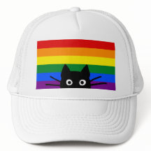 Gato Preto Curioso com Bandeira Arco-Íris