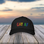 Boné Gay AF Pride Rainbow<br><div class="desc">Prepare-se para o mês de orgulho com este boné bordado engraçado com "GAY AF" em letras negrito no arco-íris.</div>