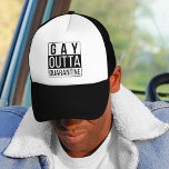 Boné Gay Outta Quarantine | Cota do Orgulho Engraçado<br><div class="desc">Perfeito para o mês do orgulho,  este curioso caminhoneiro que apresenta a frase "quarentena de gay fora" em letras negros ousadas e modernas.</div>