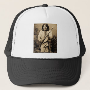 Boné Geronimo com rifle 1886