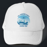 Boné Glaciar Personalizado Da Família Alaska<br><div class="desc">Legal chapéus de férias no Alaska para a sua viagem familiar com glacier e design de oceano e o seu nome personalizado. Icebergs flutuam no mar sob um avião azul nesta lembrança de manutenção da exploração ártica de bonés de gelo no oceano Pacífico.</div>