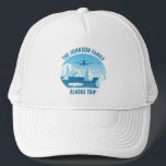 Boné Glaciar Personalizado Da Família Alaska<br><div class="desc">Legal chapéus de férias no Alaska para a sua viagem familiar com glacier e design de oceano e o seu nome personalizado. Icebergs flutuam no mar sob um avião azul nesta lembrança de manutenção da exploração ártica de bonés de gelo no oceano Pacífico.</div>
