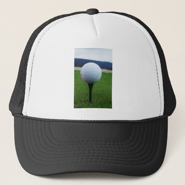 Boné Golf Ball em um campo de golfe na montanha (Frente)