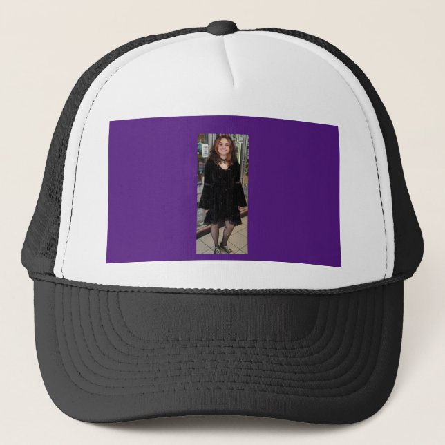 Boné Gótico Angel Raevan Black/White/Purple Trucker Hat (Frente)
