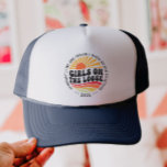 Boné Grupo de Viagem de Meninas Personalizadas Correspo<br><div class="desc">A camiseta personalizada "Girls on the Loose" é o uniforme perfeito para sua viagem de garotas de 2025,  solteirona ou fuga de fim de semana. Esta árvore é perfeita para fotos de grupo,  passeios de praia,  excursões de vinho,  ou apenas causando um pequeno caos de na moda.</div>