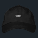 Boné Guarde as ruas com este rei preto impresso<br><div class="desc">Rule in Style - O boné impresso personalizado de KING em preto elegante oferece um ajustado ousado e ajustável para qualquer aparência.</div>
