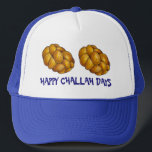 Boné Happy Challah Days Hanukkah Chanukah Holiday Loaf<br><div class="desc">Apresenta uma ilustração original de um pão de chalá trançado, com HAPPY CHALLAH DAYS em uma fonte divertida. Excelente para Hanukkah! Esta ilustração de feriado também está disponível em outros produtos. Não vê o que está procurando? Precisa de ajuda para a personalização? Entre em contato com Rebecca para ter algo...</div>