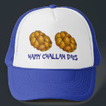 Boné Happy Challah Days Hanukkah Chanukah Holiday Loaf<br><div class="desc">Apresenta uma ilustração original de um pão de chalá trançado, com HAPPY CHALLAH DAYS em uma fonte divertida. Excelente para Hanukkah! Esta ilustração de feriado também está disponível em outros produtos. Não vê o que está procurando? Precisa de ajuda para a personalização? Entre em contato com Rebecca para ter algo...</div>
