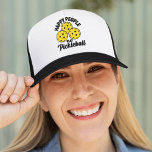 Boné Happy People Play Pickleball funny pickleball<br><div class="desc">Diseño lindo con imagen de unas pelotas de pickleball y la frase bonita "Happy People Play Pickleball" este diseño es ideal para hombres y mujeres amantes del Pickleball. Se puede regalar en cumpleaños, aniversarios, navidades o en cualquier ocasion, No dude y adquiera este modelo para los amantes del esqui ahora....</div>