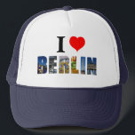 Boné I Love Berlin Germany Viagem City Photo<br><div class="desc">Mostre a todos o seu amor pela cidade de Berlim Alemanha com este chapéu divertido! Contém uma colagem colorida com fotos da Porta de Brandemburgo,  do Muro de Berlim,  do Rio Spree e da cúpula Bundestag.</div>
