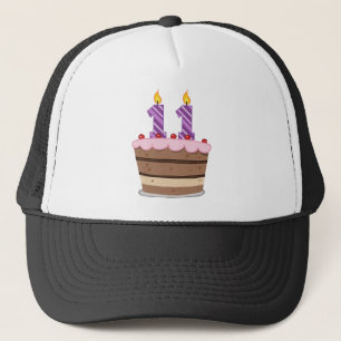 Boné Idade 11 no bolo de aniversário