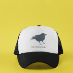 Boné Ilustração de Ave de Coroa Negra Personalizada<br><div class="desc">Adicione um nome ou seu próprio slogan para criar um chapéu personalizado. Este chapéu apresenta uma ilustração de estilo realista de um corvo com o texto abaixo do gráfico de aves.</div>