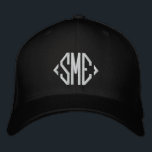 Boné Iniciais Monogramas personalizados personalizados<br><div class="desc">Iniciais Monogramas Monogramas Boné personalizado bordado com beisebol personalizado apresenta o simples monograma bordado moderno de suas iniciais. Perfeito como presente para a família e amigos no aniversário,  Natal,  Dia de os pais,  Dia de as mães,  casamentos e muito mais. Criado pelo Evco Studio www.zazzle.com/store/evcostudio</div>