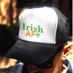 Boné Irish AF Funny<br><div class="desc">Engraçado, mas verdadeiro.. A tipografia AF irlandesa em fontes verdes e cor de laranja com um pequeno embelezamento Celta do shamrock.</div>