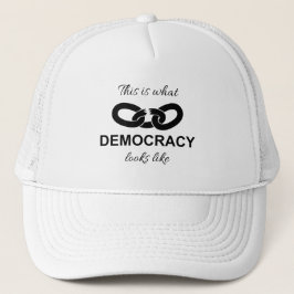 Boné Isto é Como a Democracia Parece