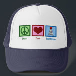 Boné Jogador de Badminton do Peace Love<br><div class="desc">Um sinal de paz, coração, e o emblema de emblema decoram este lindo presente de chapéu do jogador de emblema. Boné de Badminton do Peace Love.</div>