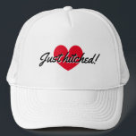 Boné Just hitched trucker hat for newly weds couple<br><div class="desc">Just hitched trucker hat for newly weds couple. Cute red heart design with script typography. Add your own bride and groom name plus date of marriage optionally.</div>