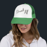 Boné Logotipo do Carvões AF do bebado Unisex Trucker Ha<br><div class="desc">Chapéu do camionista Bebado AF Unisex - o logotipo pode ser movido em qualquer lugar, se necessário, e você pode adicionar texto para personalizar. Recomendamos algo como uma hashtag de casamento! Adoramos tudo sobre esta coleção: paleta cor-de-rosa, verde e preta, tipografia relaxada e divertida, e os gráficos de verão perfeitos...</div>