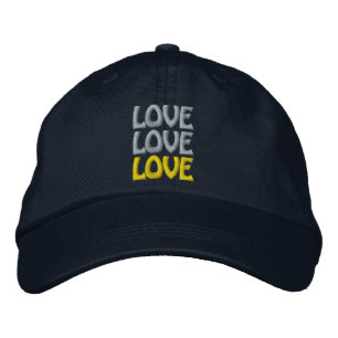 Boné Love Rainbow Embroiderado Hat