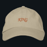 Boné Majestoso "Rei" Khaki Cotton Elegante Hat<br><div class="desc">Melhore sua aparência com este boné ajustável khaki com bordado "Rei" em ouro. Feito de algodão mole,  combina conforto com um toque de realeza. Ajustado ajustável para o visto de todo o dia. Eleve seu estilo com uma peça de declaração clássica.</div>
