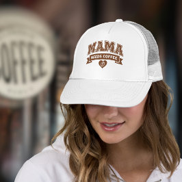 Boné MAMA Precisa de Café Marrom Coração Branco Grão de