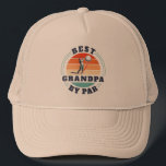 Boné Melhor Avô Do Dia Dos Avós, Par Golf<br><div class="desc">Retro Best Grandpa By Par design você pode personalizar para o receptor deste design de tema de golfe fofo. Presente perfeito para o Dia dos Avós ou aniversário do avô. O texto "GRANDPA" pode ser personalizado com qualquer pai,  clicando no botão "Personalizar".</div>