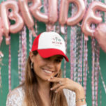 Boné Mistletoe Margaritas | Bachelorette Natal<br><div class="desc">Celebrar a mistura perfeita de alegria de férias e diversão de solteira com este Mistletoe festivo e Margaritas Trucker Hat! Projetado para madrinhas, amigos e festeiros, este chapéu branco e na moda é um acessório obrigatório para uma festa de solteira de inverno, reunião de férias ou diversão. Apresentando ilustrações lúdicas...</div>