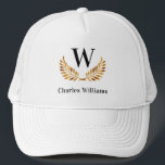 Boné Monograma de família, laudo de ouro inicial preto<br><div class="desc">Personalize e adicione sua letra monográfica,  inicial. Nome próprio ou nome da família. Cor preta inicial. Fundo branco. Com uma coroa clássica de campeão de ouro falsa.</div>