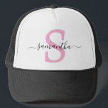 Boné Monograma Inicial Caligrafia Minimalística<br><div class="desc">Este design pode ser personalizado na área fornecida pela alteração da foto e/ou do texto. Ou pode ser personalizado clicando em Personalizar este Modelo e, em seguida, escolhendo o clique para personalizar mais a opção e excluir ou alterar a cor do plano de fundo, adicionar texto, alterar a cor ou...</div>
