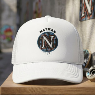 Boné Monograma Personalizável de Gráfico Urbano "N"