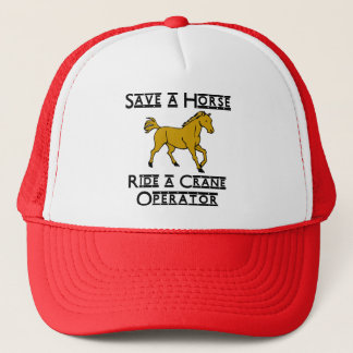 Boné monte um operador de guindaste