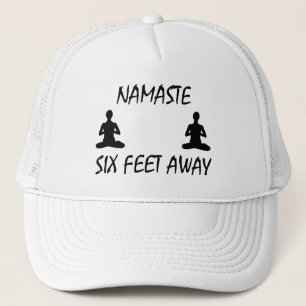 Boné Namaste a seis pés de distância